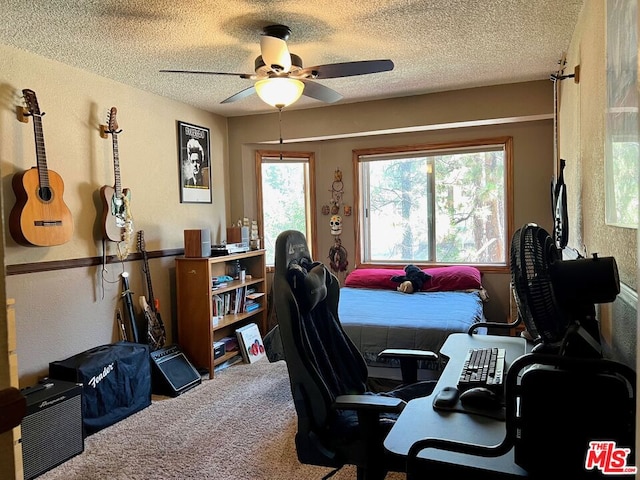 office area featuring a wealth of natural light, a textured ceiling, ceiling fan, and carpet flooring