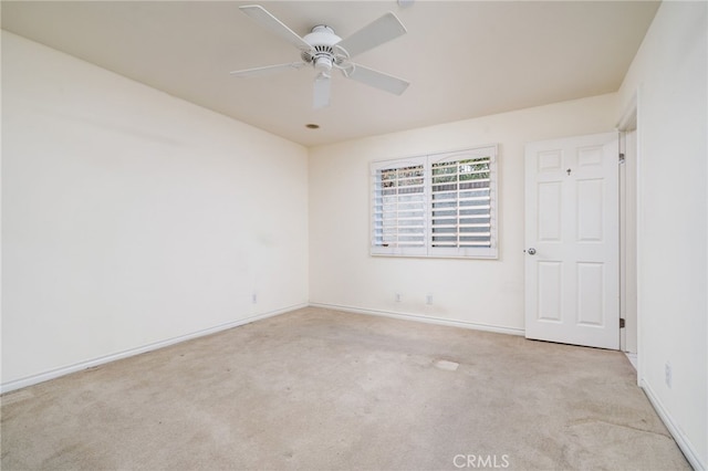 unfurnished room with light carpet and ceiling fan