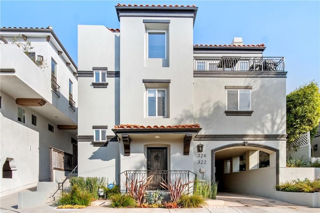 view of mediterranean / spanish-style house