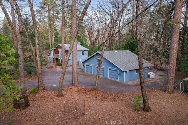 view of front facade with a garage