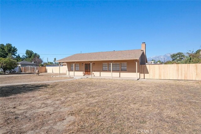 view of front of property featuring a patio area