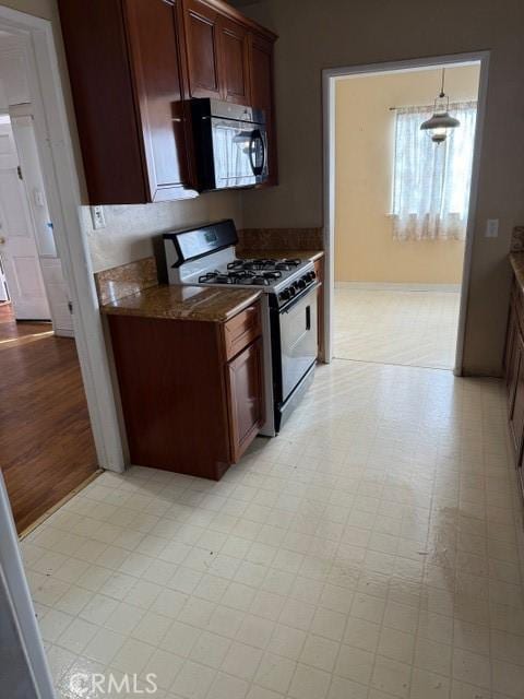 kitchen featuring black appliances and pendant lighting