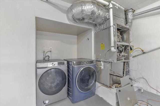 washroom featuring washer and clothes dryer