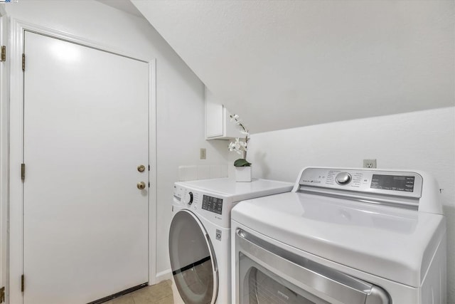 washroom with light tile patterned floors and independent washer and dryer