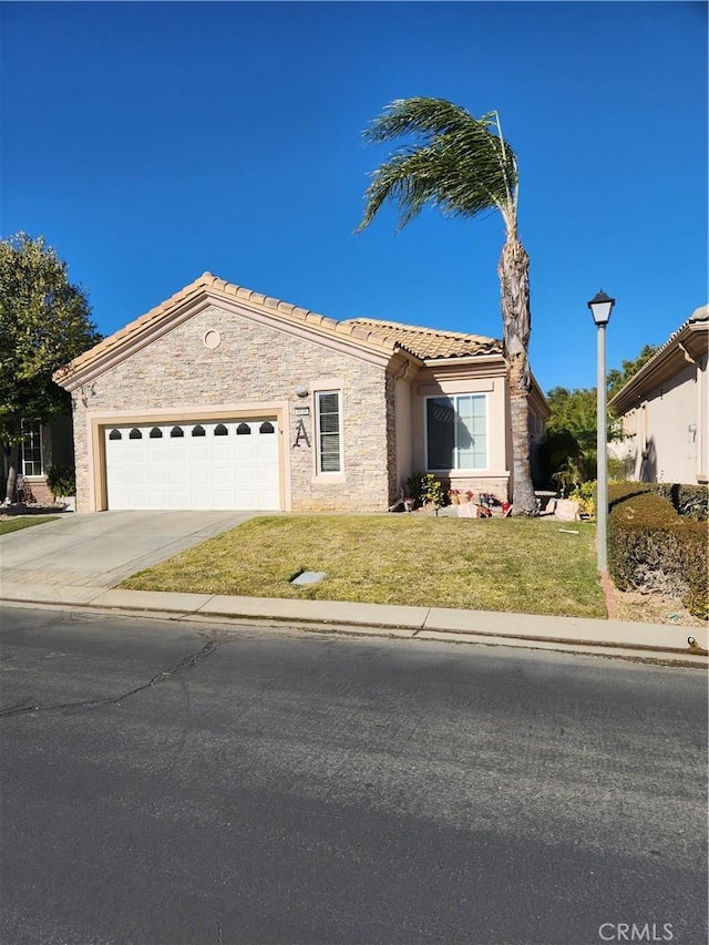 view of front of house featuring a front yard and a garage