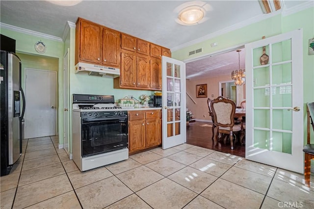 kitchen featuring decorative light fixtures, a notable chandelier, stainless steel fridge, gas range gas stove, and crown molding