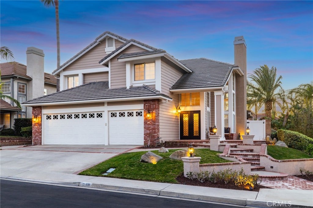 view of front of house featuring a garage