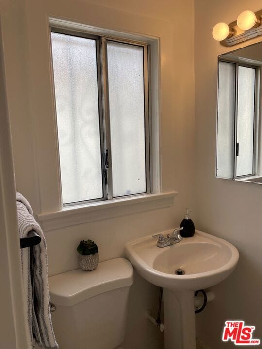 bathroom featuring toilet