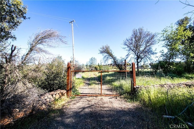 Listing photo 3 for 21541 Yankee Valley Rd, Hidden Valley Lake CA 95467