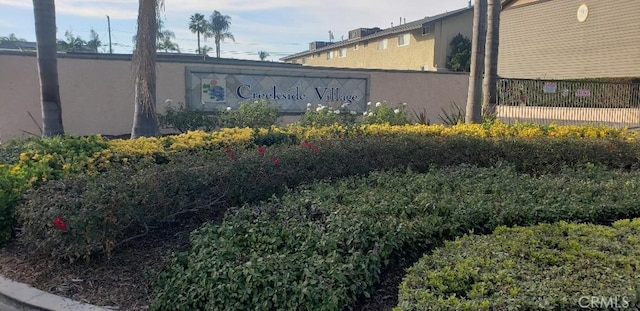 view of community / neighborhood sign