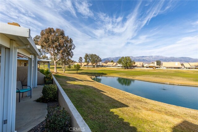 view of yard featuring a water and mountain view