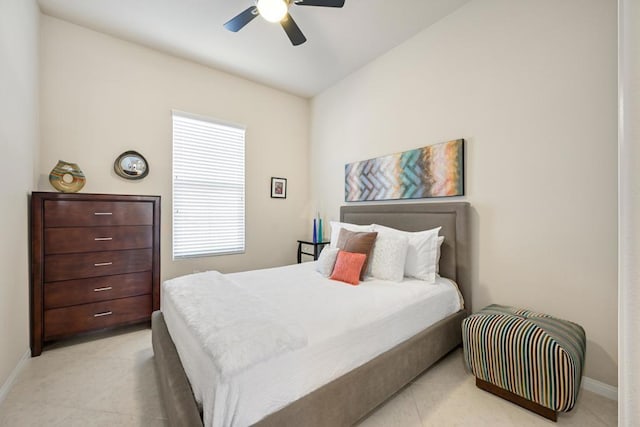 bedroom with ceiling fan