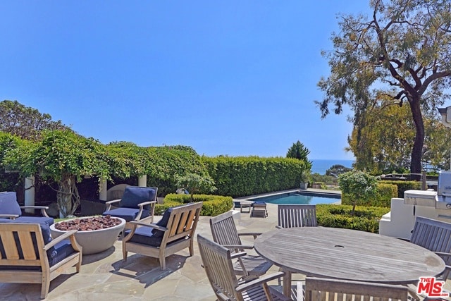 view of patio with an outdoor fire pit