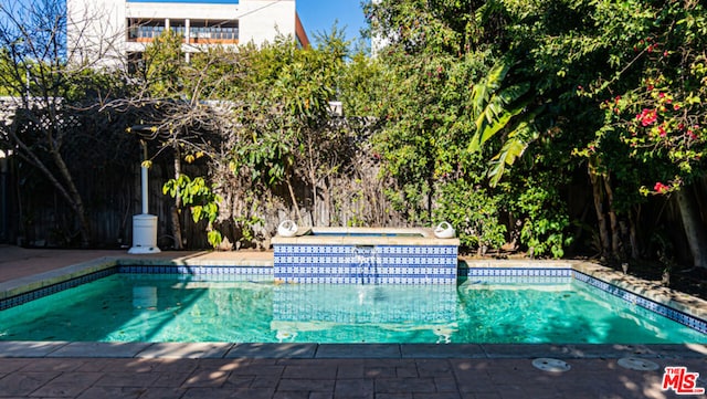 view of swimming pool