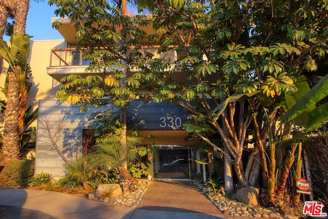 entrance to property with a balcony