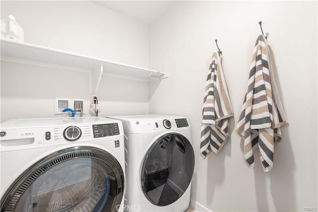 washroom featuring washer and clothes dryer