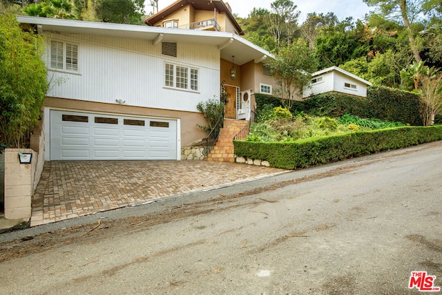 view of front of property featuring a garage