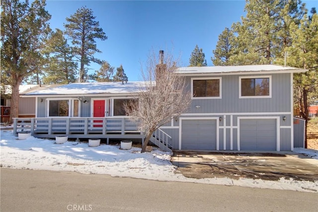 view of front of property featuring a garage