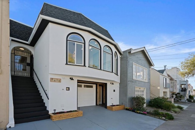 view of front facade featuring a garage