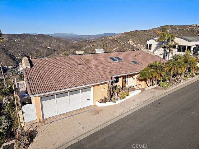 view of front of house featuring a garage and a mountain view