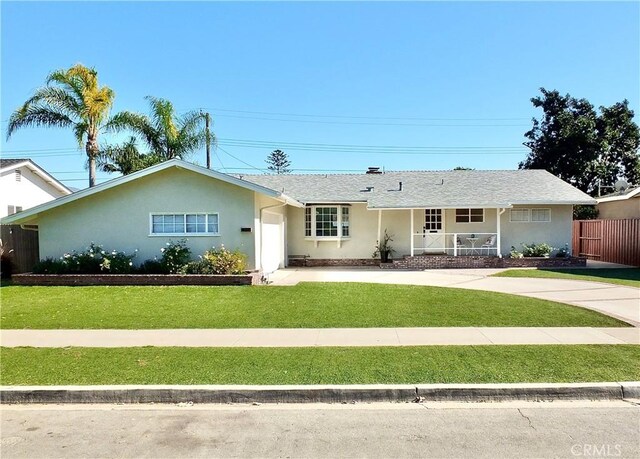 single story home featuring covered porch and a front lawn