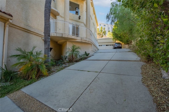 exterior space featuring a balcony