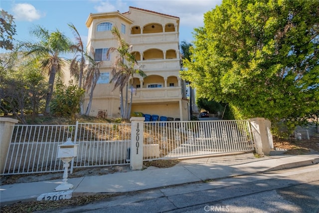 view of front of property featuring a balcony