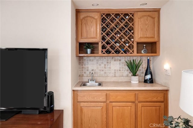 bar with sink and tasteful backsplash