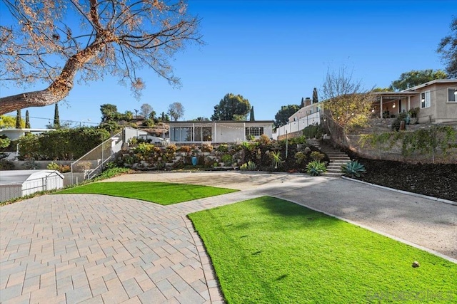 view of front of home featuring a front lawn