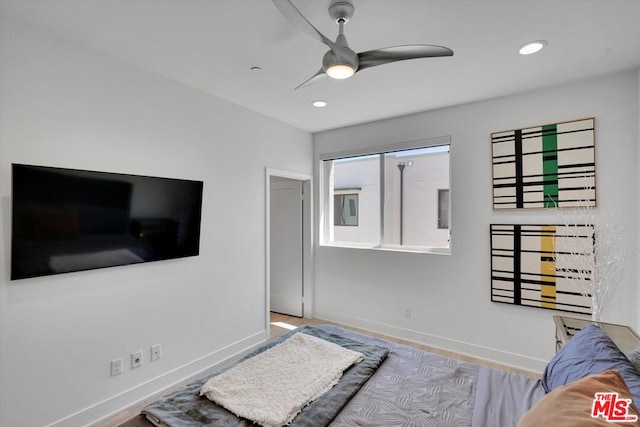 bedroom with ceiling fan