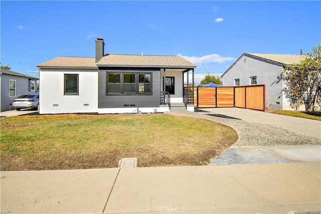 view of front facade with a front yard