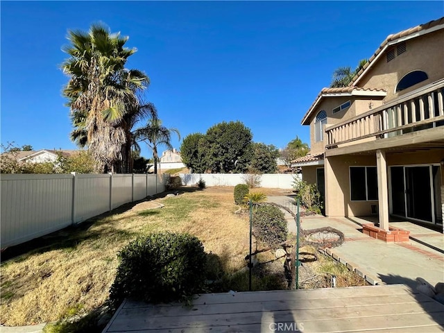 view of yard with a patio area