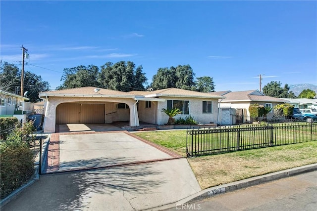 ranch-style home featuring a front lawn