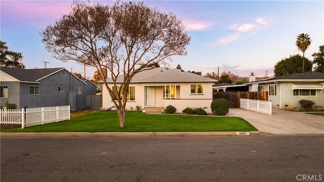 single story home with a lawn