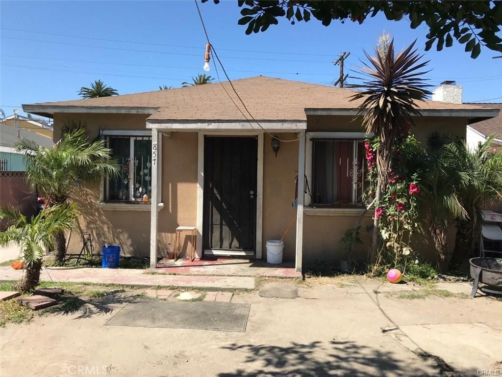 view of front of house with a patio