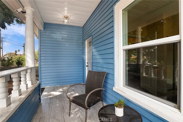 balcony featuring covered porch