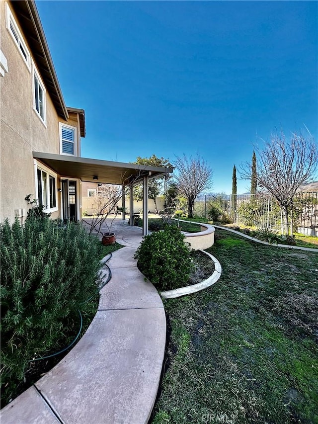 view of yard featuring a patio area