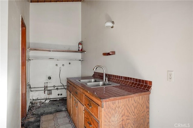 bathroom featuring sink