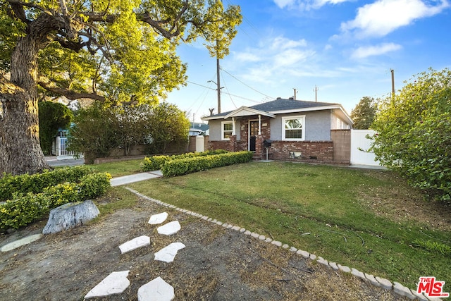 view of front of house with a front lawn