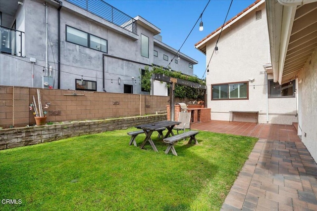 view of yard featuring a patio area