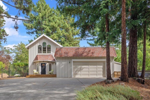 view of front facade featuring a garage