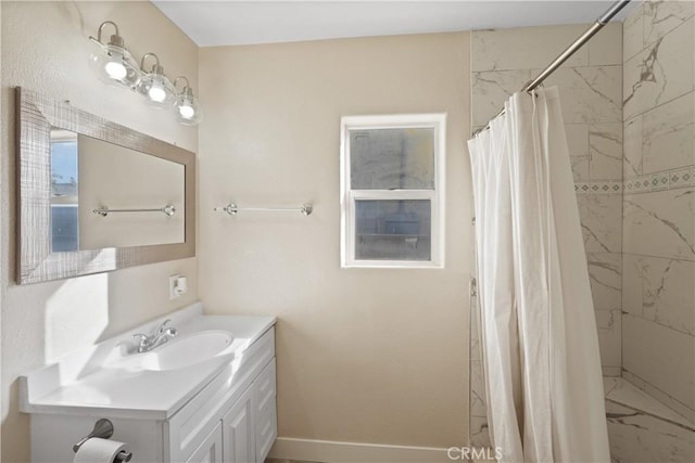 bathroom featuring a shower with curtain and vanity