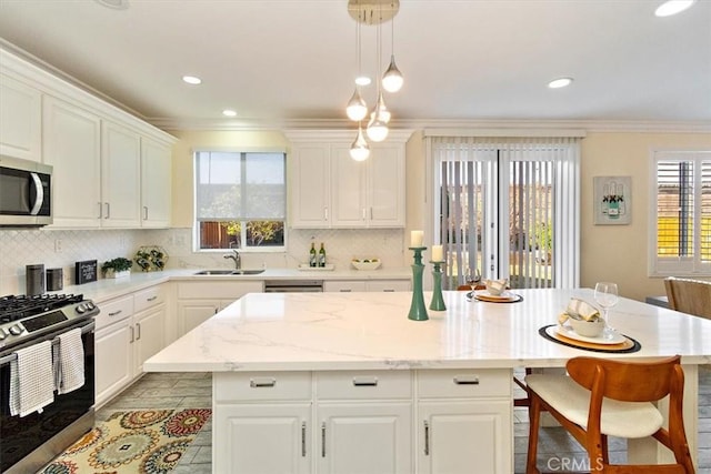 kitchen with stainless steel appliances, a center island, and hanging light fixtures