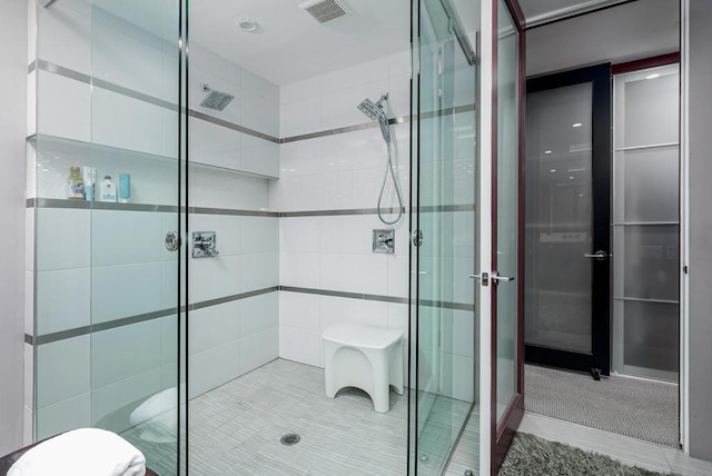 bathroom featuring tile walls and tiled shower