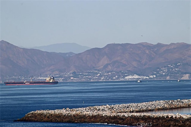 water view with a mountain view