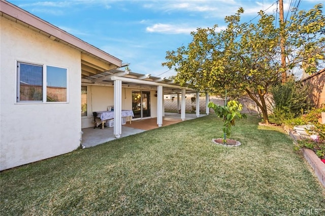 view of yard with a patio