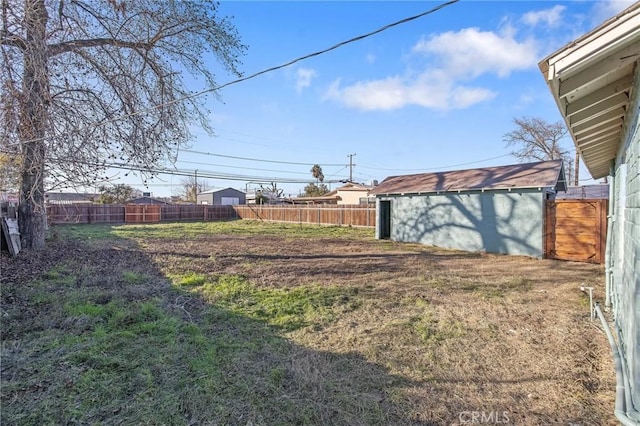 view of yard with a storage shed