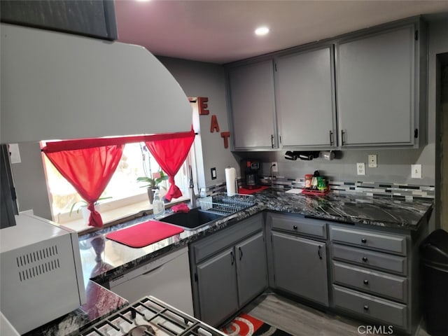 kitchen with sink, light wood-type flooring, and gray cabinets