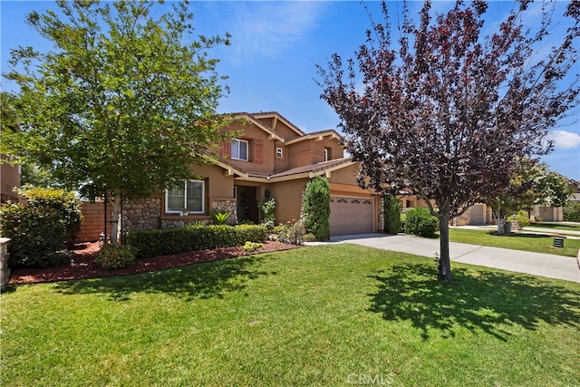 view of front of property featuring a front lawn and a garage