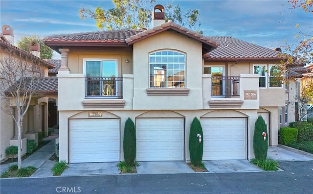 view of front of property featuring a garage